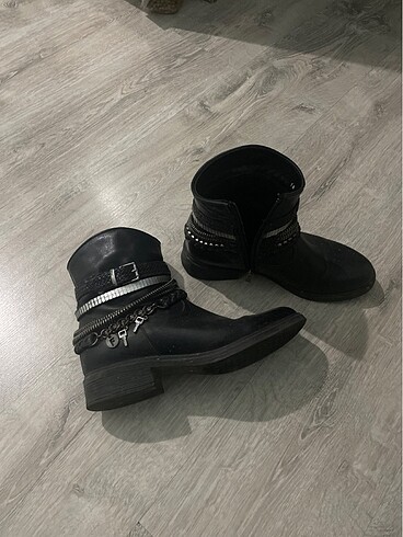 Elle 39 no siyah kovboy bot