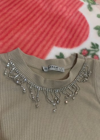 Zincir Detaylı Bej Triko Kolsuz Üst - Görsel 3