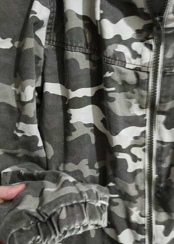 Kapüşonlu Gri Kamuflaj Kadın Ceket - Görsel 3