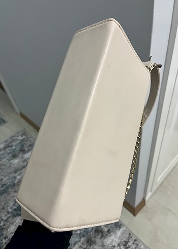 Zincir Detaylı Bej Deri Kadın Çanta - Görsel 3