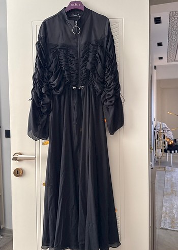 Siyah yeni etiketli içliklerin üzerine şık bir abiye - Görsel 5