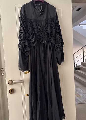 Siyah yeni etiketli içliklerin üzerine şık bir abiye - Görsel 2