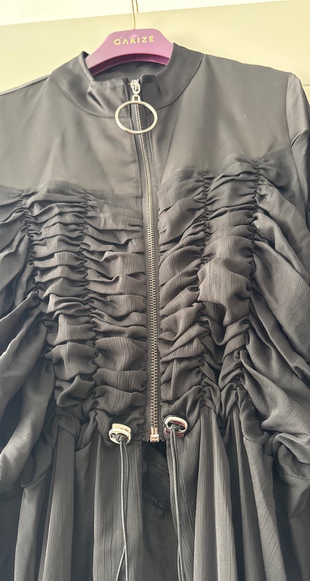 Siyah yeni etiketli içliklerin üzerine şık bir abiye - Görsel 4