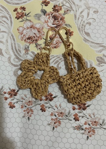 Tanesi 25 tl çanta charmları