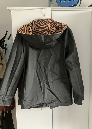 Çift Yönlü Zebra Desenli ve Deri Ceket - Görsel 3