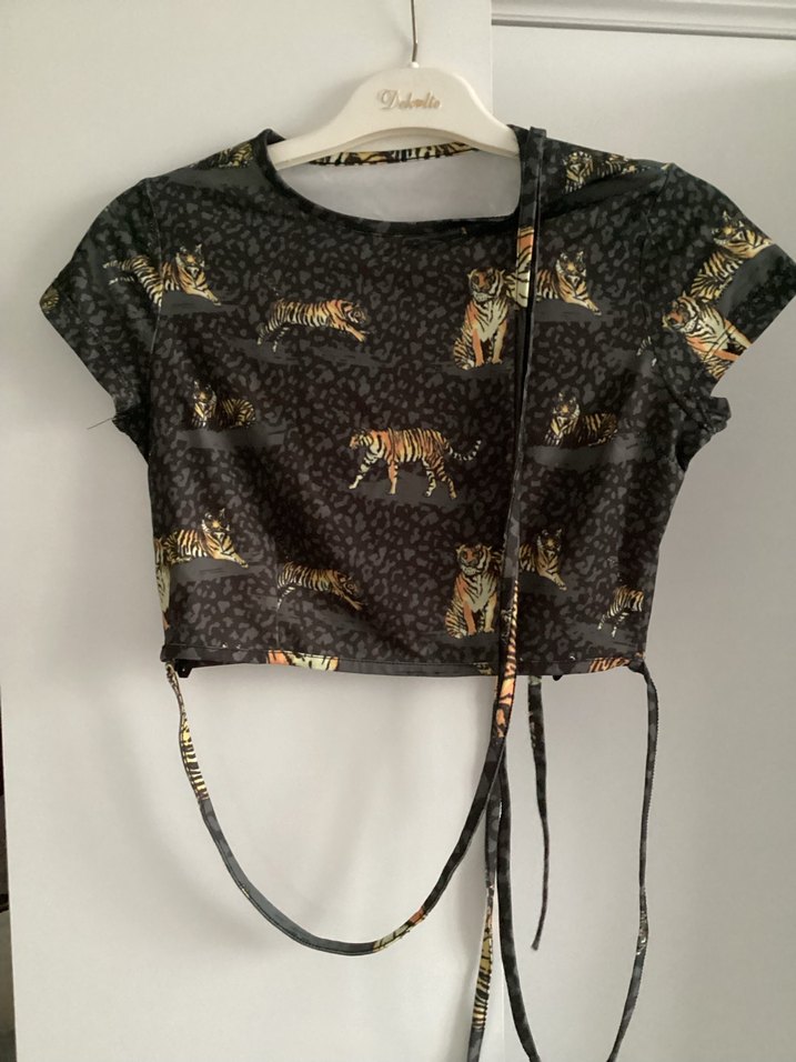 Kısa Crop Top - Görsel 2