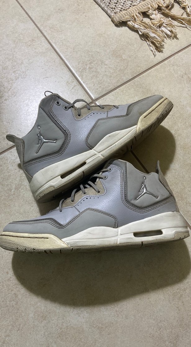 Gri Bağcıklı Basketbol Ayakkabısı orijinal Nike ait jordan - Görsel 4