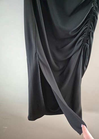 Zara saten elbise siyah renk M beden yırtmaç deyalı sıfır ürün - Görsel 4