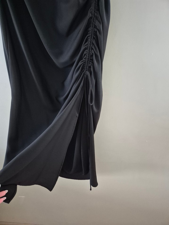 Zara saten elbise siyah renk M beden yırtmaç deyalı sıfır ürün - Görsel 3