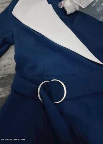 Mavi Uzun Kemerli Kadın - Görsel 2