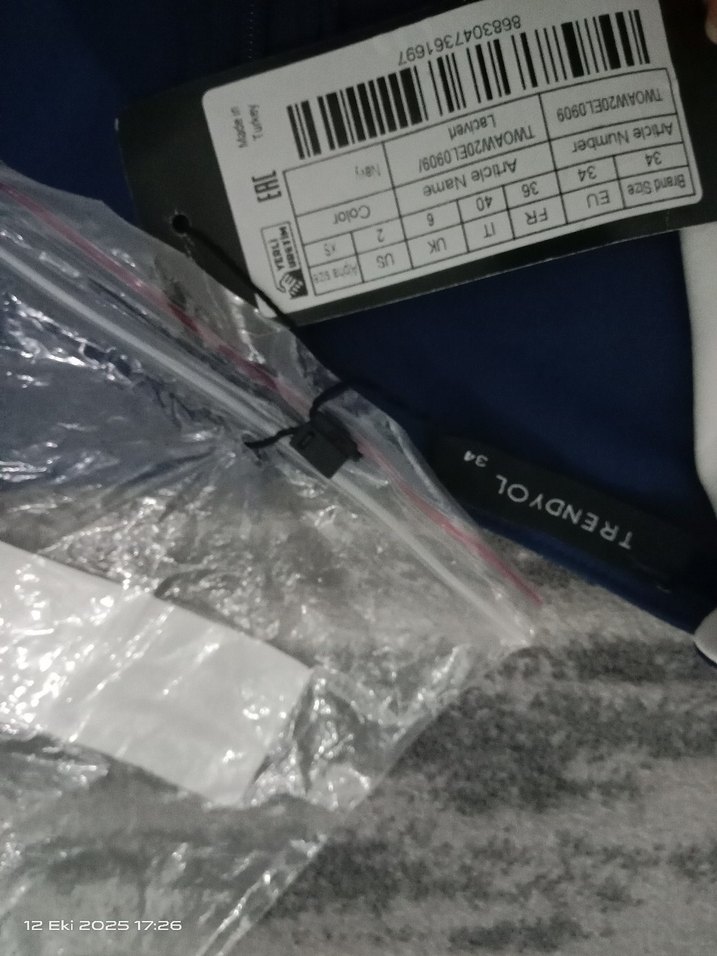 Mavi Uzun Kemerli Kadın - Görsel 3