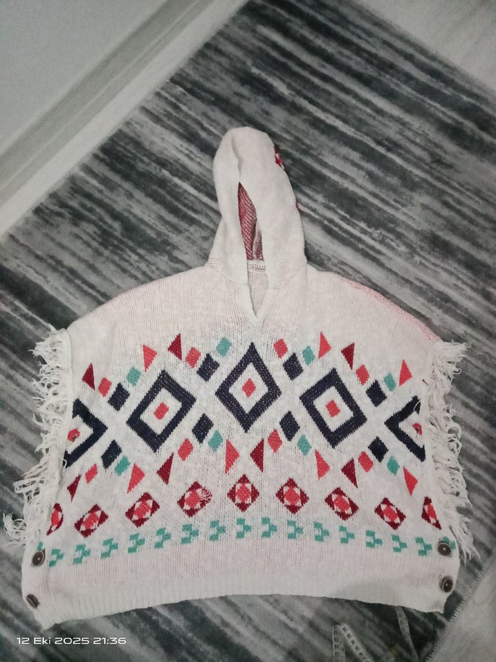 Nakışlı Kapüşonlu Kız Çocuk Panço - Görsel 2