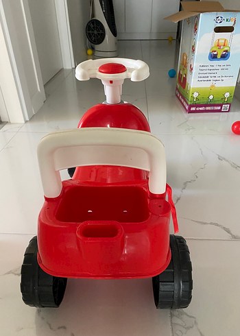 Beden Renk Kırmızı Renkli Oyuncak Araba