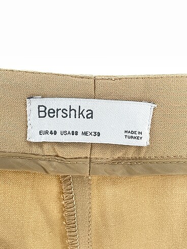 40 Beden çeşitli Renk Bershka Kumaş Pantolon %70 İndirimli.