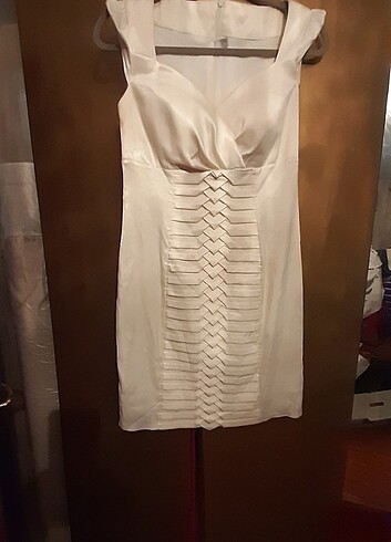 Nikah, mezuniyet elbisesi