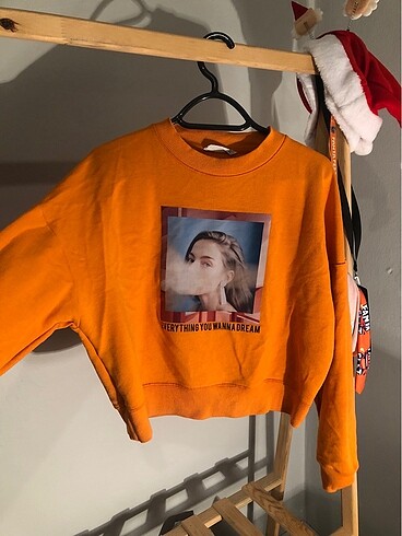 sweatshirt