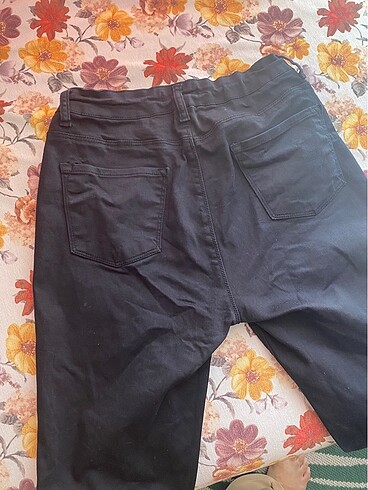 42 Beden Siyah jean