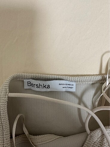 xs Beden Bershka elbise