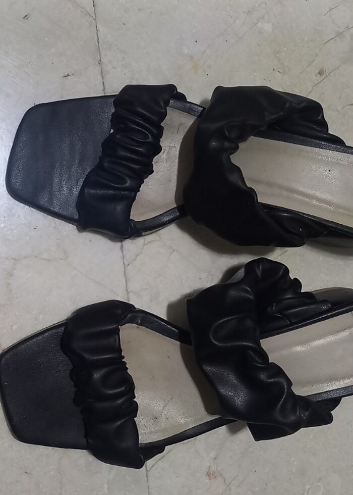 Siyah Topuklu Terlik - Görsel 4