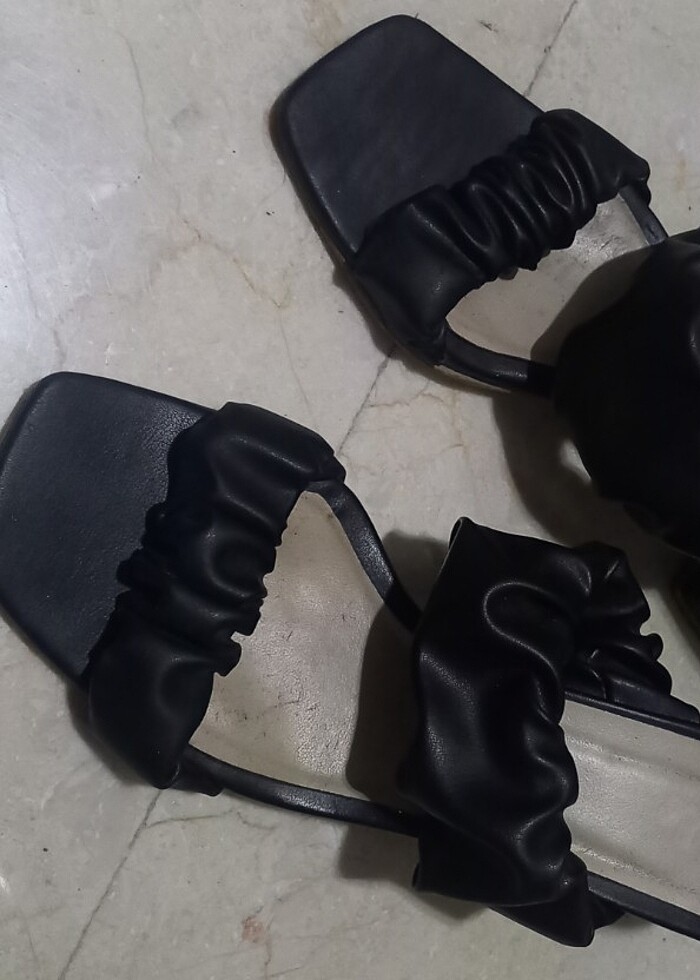 Siyah Topuklu Terlik - Görsel 5