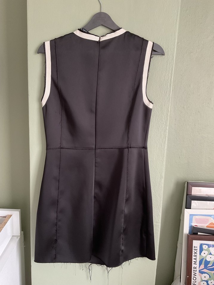 Siyah Saten Midi Kolsuz Elbise - Görsel 5