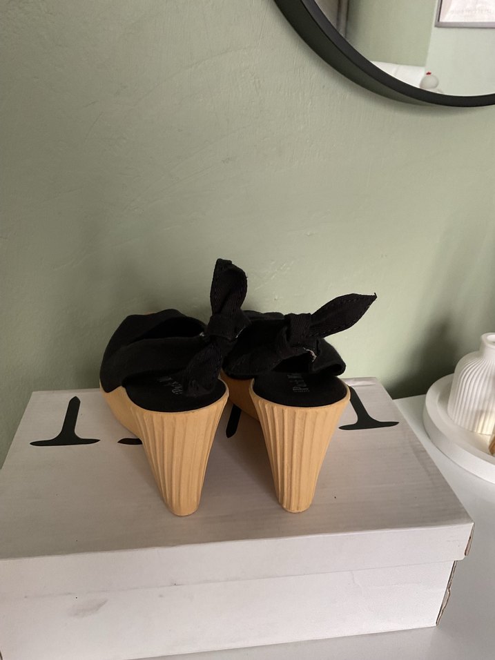 Siyah Tokalı Dolgu Topuk Kadın Ayakkabı - Görsel 4