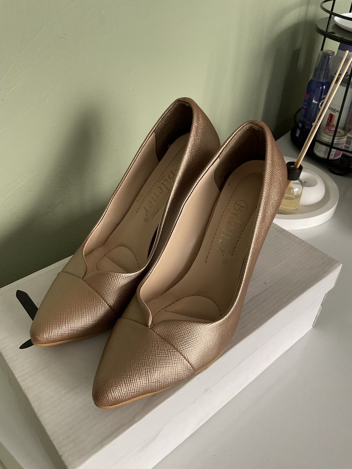 Bej Parlak Deri Stiletto Topuklu Kadın Ayakkabı - Görsel 2