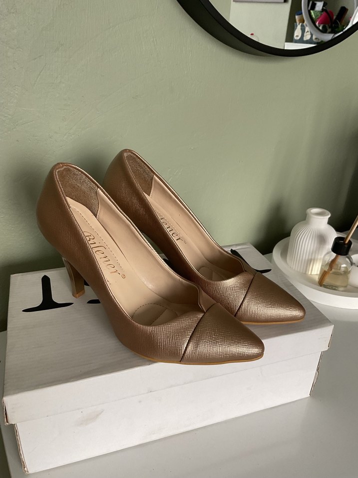 Bej Parlak Deri Stiletto Topuklu Kadın Ayakkabı - Görsel 5