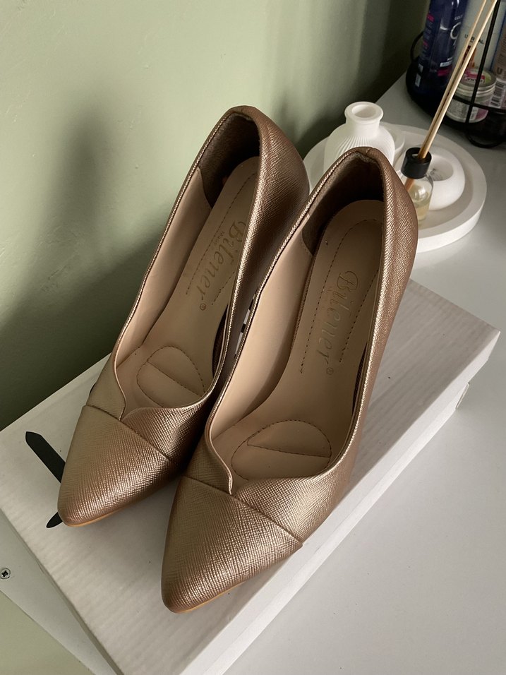 Bej Parlak Deri Stiletto Topuklu Kadın Ayakkabı - Görsel 3