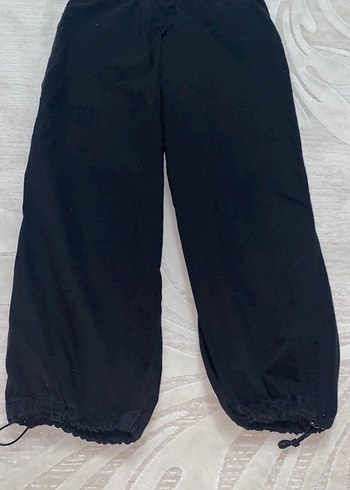 Bershka Siyah kargo pantolon - Görsel 4