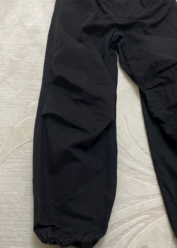 Bershka Siyah kargo pantolon - Görsel 2