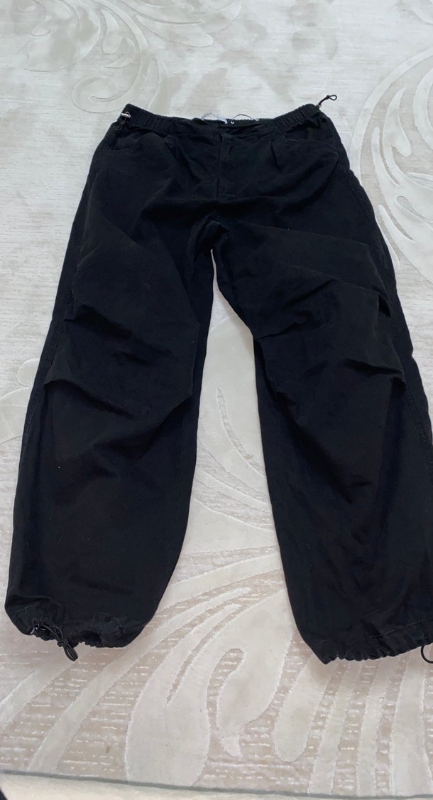 Bershka Siyah kargo pantolon - Görsel 3