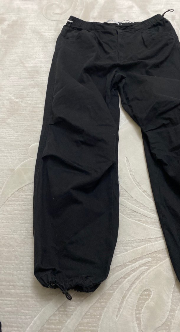 Bershka Siyah kargo pantolon - Görsel 2