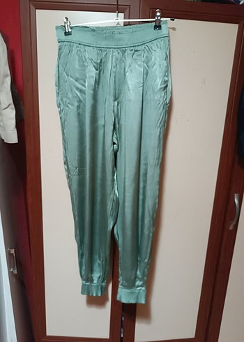 Turkuaz Saten Görünümlü Pilili Kadın Pantolon