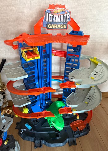 Hot Wheels Çok Katlı Oyun Garajı