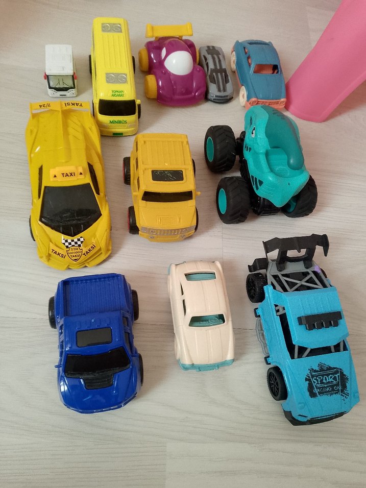 Renkli Oyuncak Araba Seti - Görsel 2