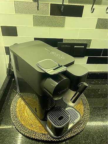  Beden Renk Nespresso F121 Lattissima One Black Kahve Makinesi