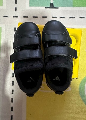 28 Beden siyah Renk Erkek Çocuk Siyah Adidas Spor Ayakkabı
