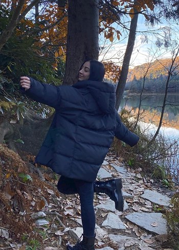 Siyah Kapüşonlu Şişme Kadın Mont - Görsel 2