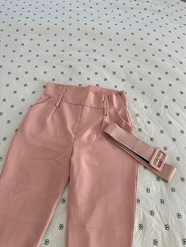 Pembe pantolon