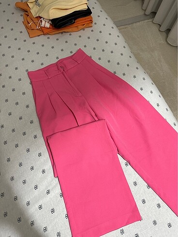 Pembe pantolon