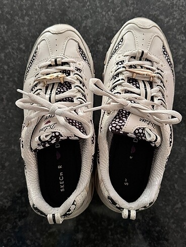 Skechers