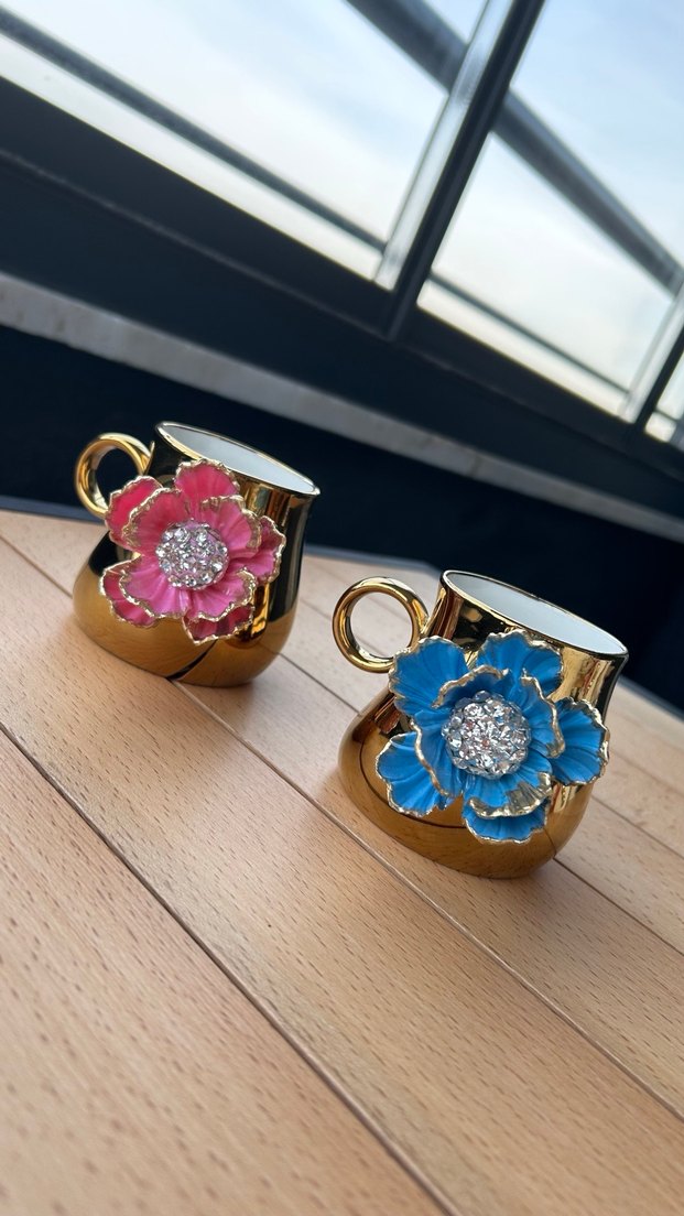 Altın Renkli Çiçek Detaylı Renkli Fincanlar - Görsel 2