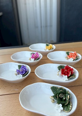 Beyaz Çiçek Desenli Renkli Seramik Tabaklar - Görsel 6