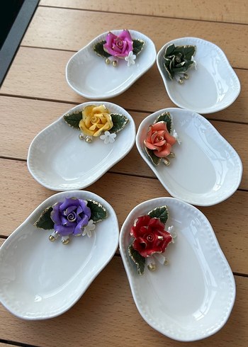 Beyaz Çiçek Desenli Renkli Seramik Tabaklar - Görsel 4