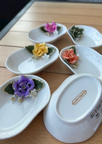 Beyaz Çiçek Desenli Renkli Seramik Tabaklar - Görsel 7