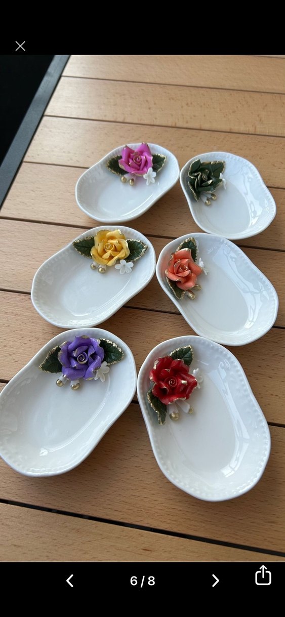 Beyaz Çiçek Desenli Renkli Seramik Tabaklar - Görsel 4