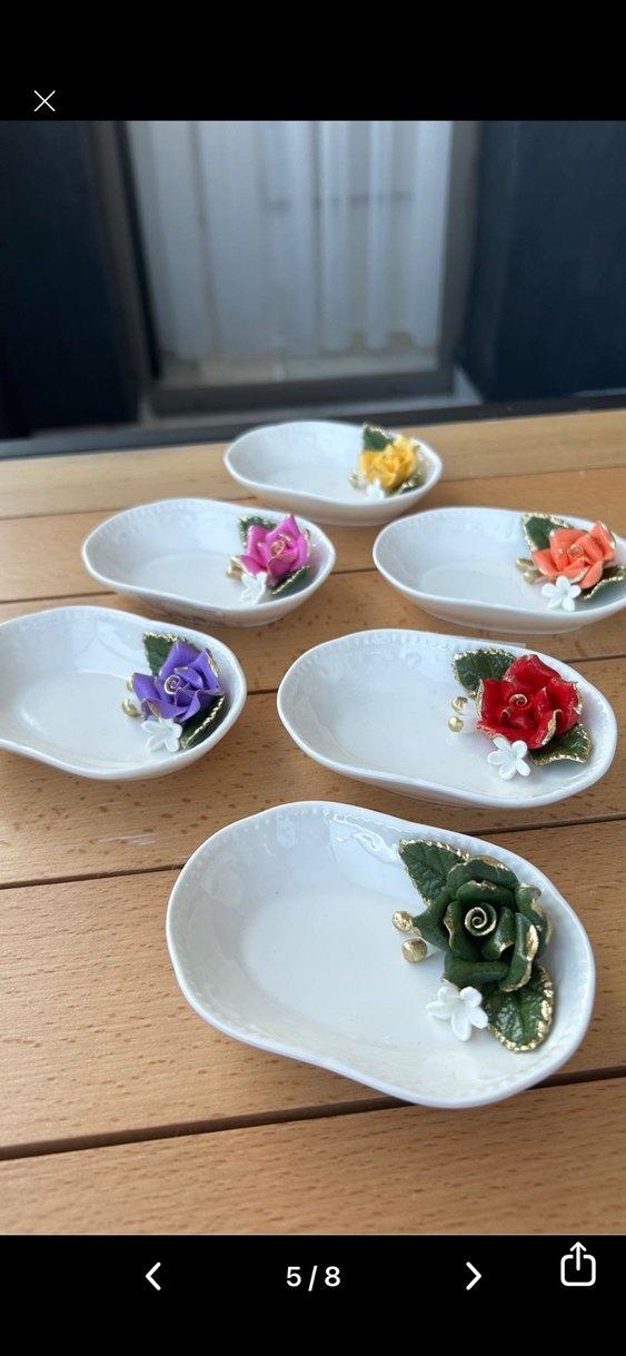 Beyaz Çiçek Desenli Renkli Seramik Tabaklar - Görsel 3