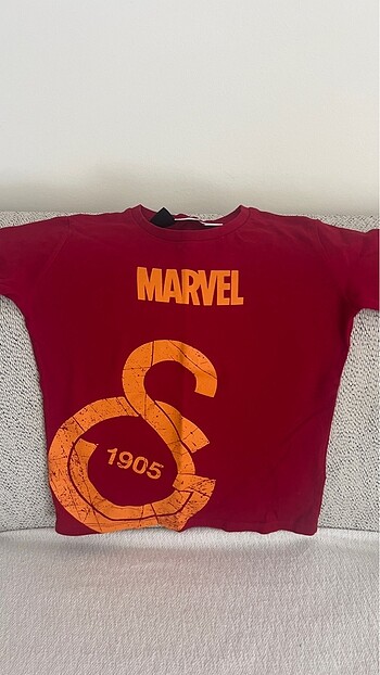 6 Yaş Beden kırmızı Renk Galatasaray Lisanslı Tshirt