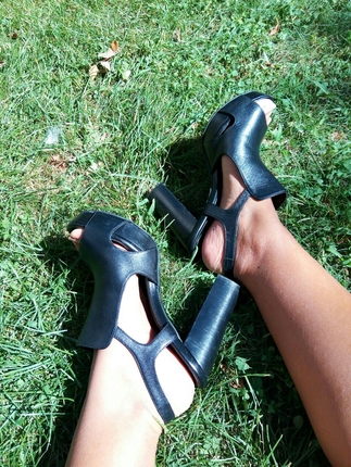 siyah topuklu sandalet